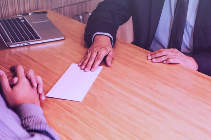 被公司开除的员工,找不到工作还能回来要公司赔偿!仲裁:应该赔 被公司开除的员工,找不到工作还能回来要公司赔偿!仲裁:应该赔